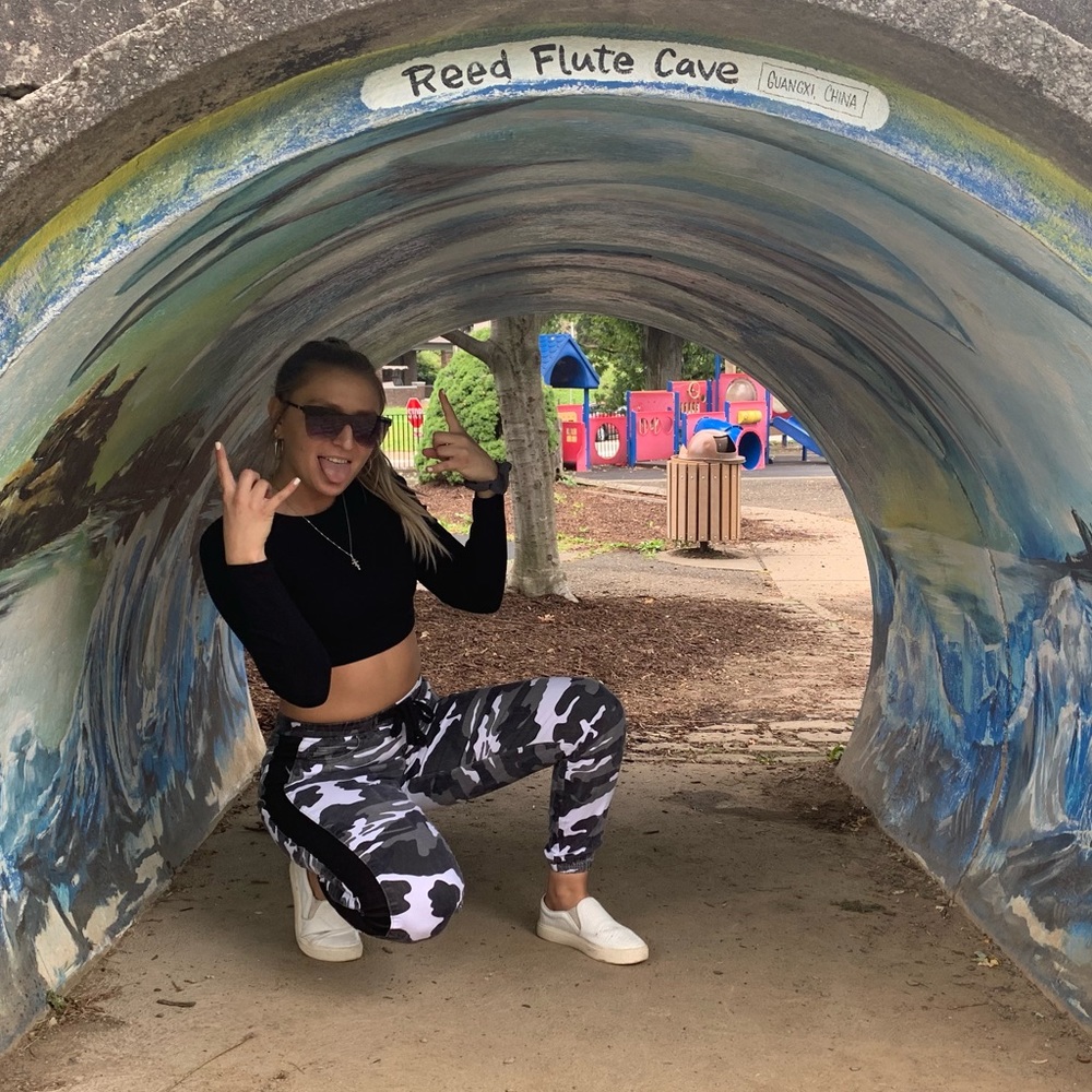 Meet your Posher, Elise